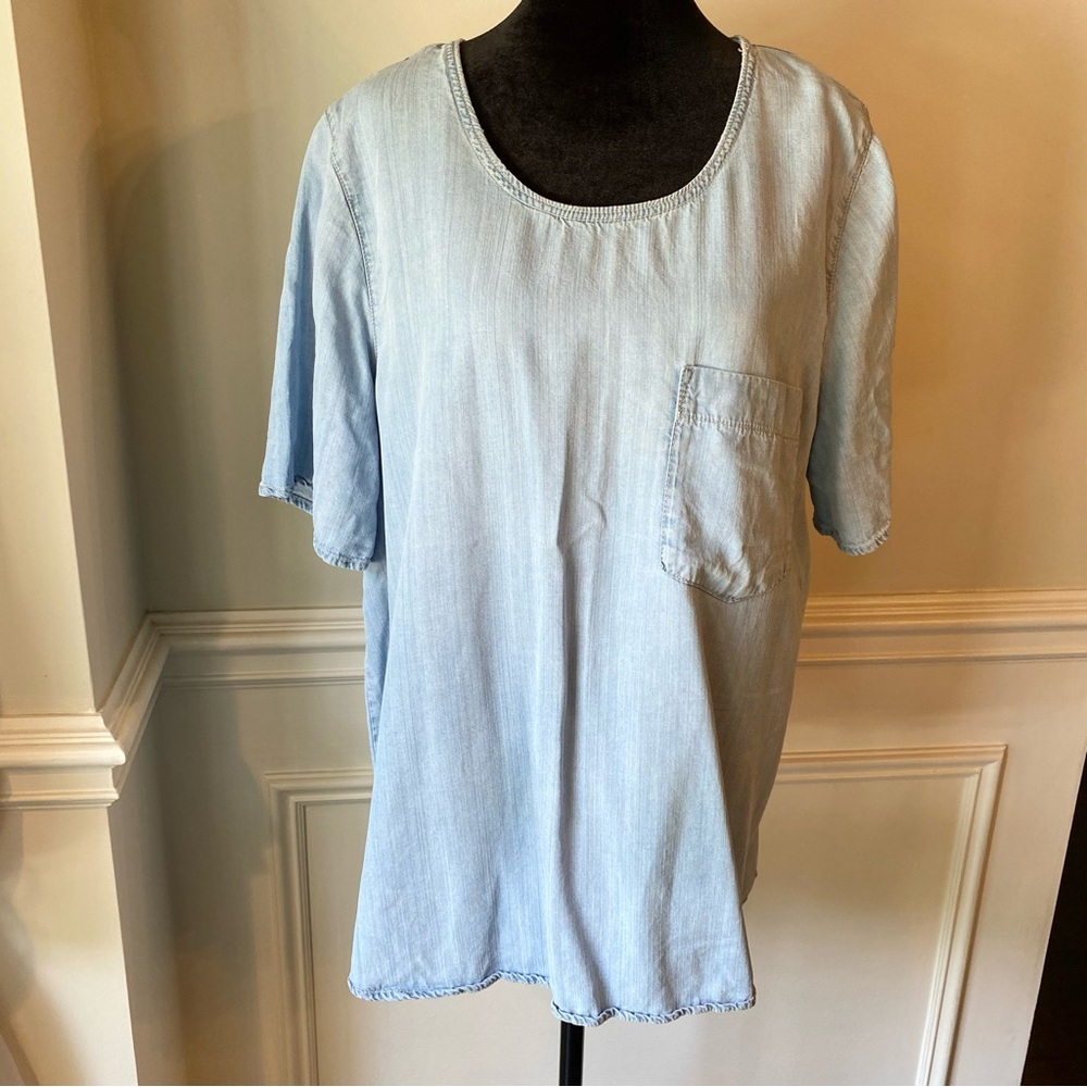 Gap Chambray Short Sleeve Pocket Top